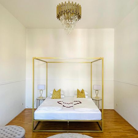 Apstay City Center Deluxe ǀ Free Parking ǀ Self Check-In Graz Dış mekan fotoğraf