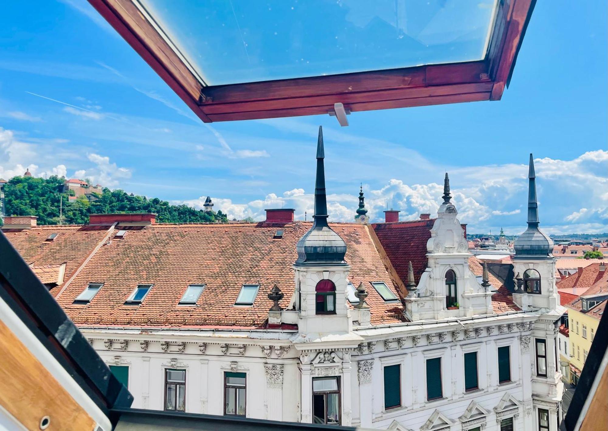 Apstay City Center Deluxe ǀ Free Parking ǀ Self Check-In Graz Dış mekan fotoğraf