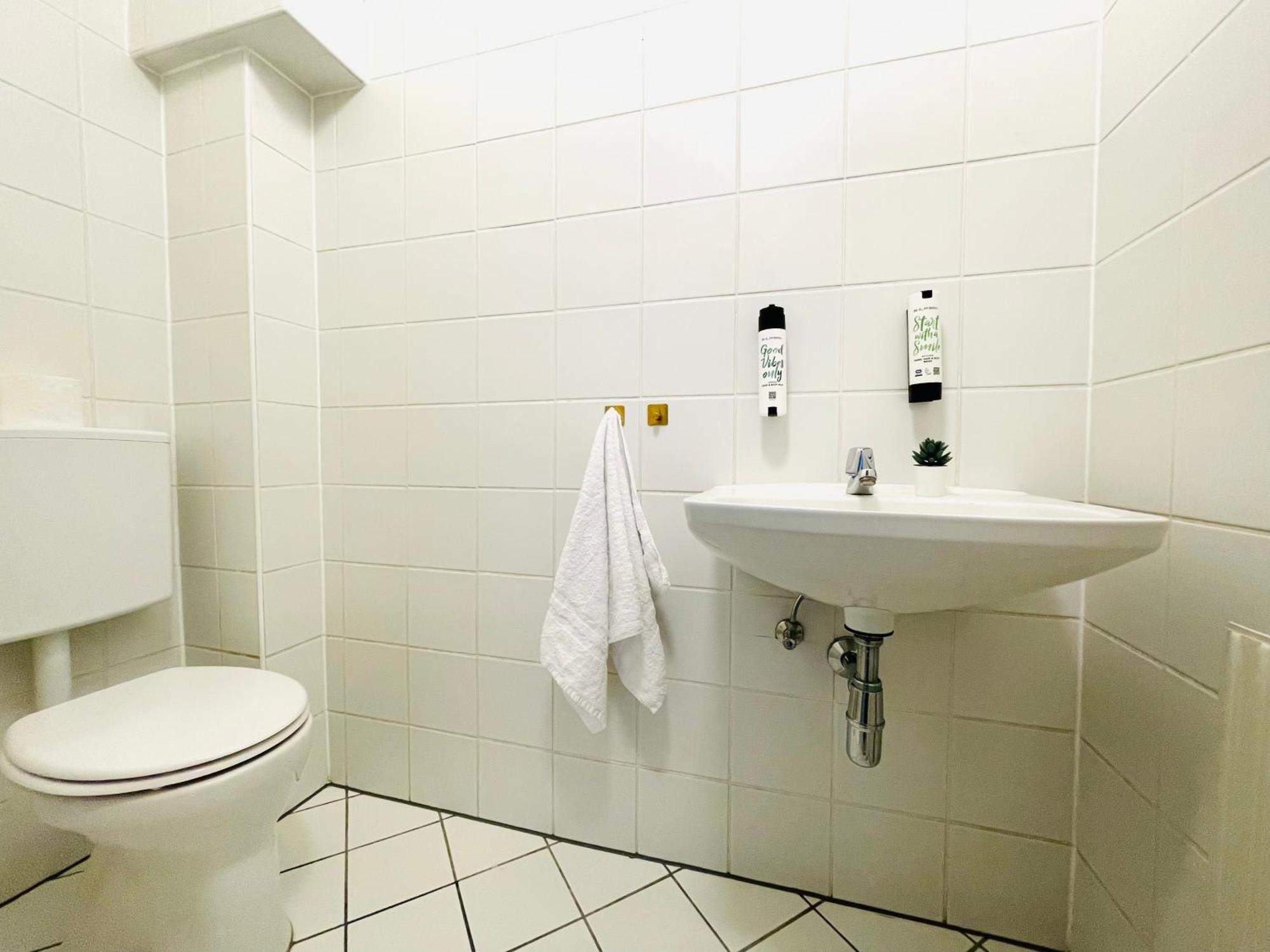 Apstay City Center Deluxe ǀ Free Parking ǀ Self Check-In Graz Dış mekan fotoğraf
