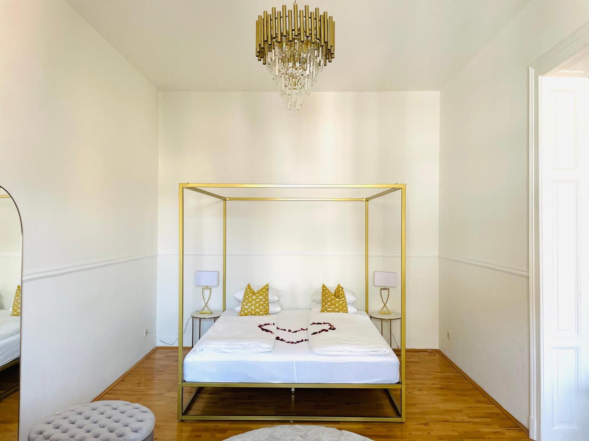 Apstay City Center Deluxe ǀ Free Parking ǀ Self Check-In Graz Dış mekan fotoğraf